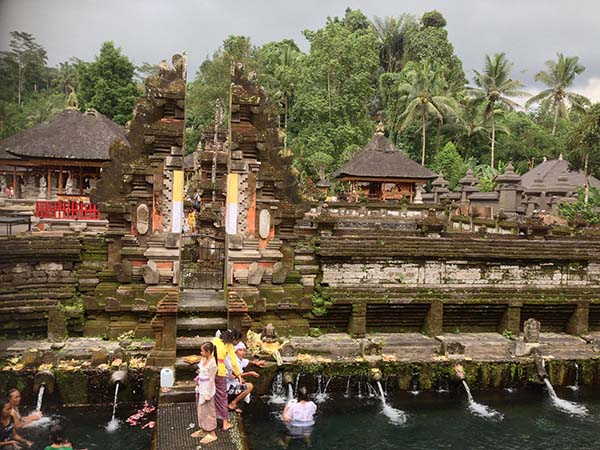 Bali temple bathing