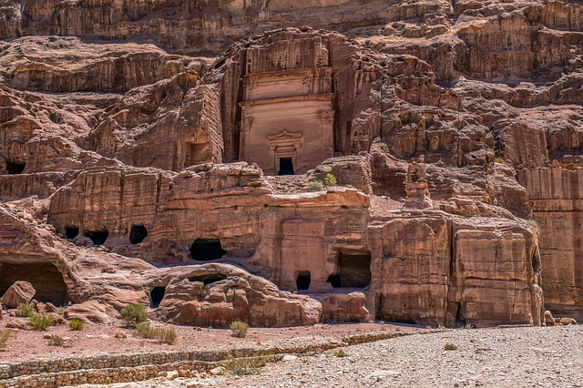 Petra Jordan caves
