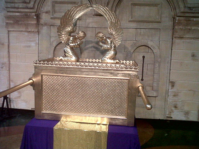 Ark of the covenant replica